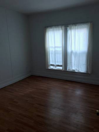 Listing photo 1 of 4