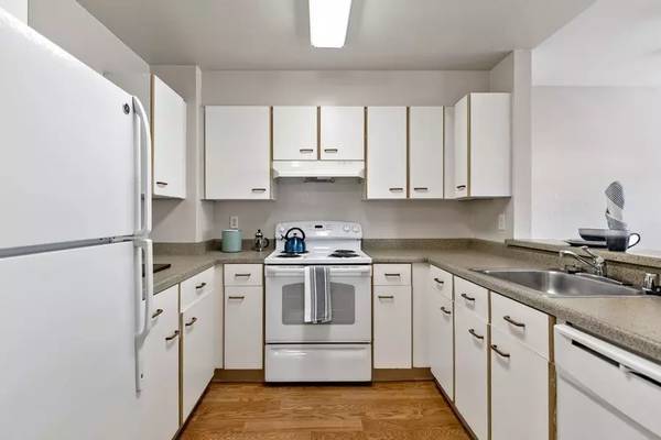 Listing photo 1 of 5