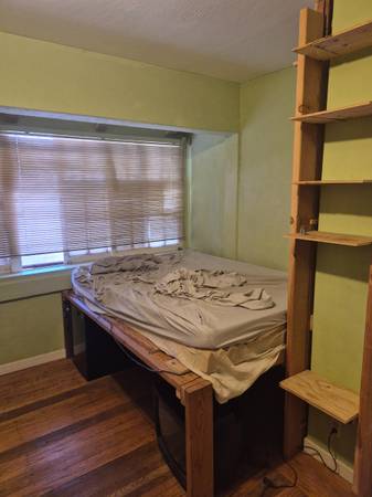 Listing photo 1 of 5