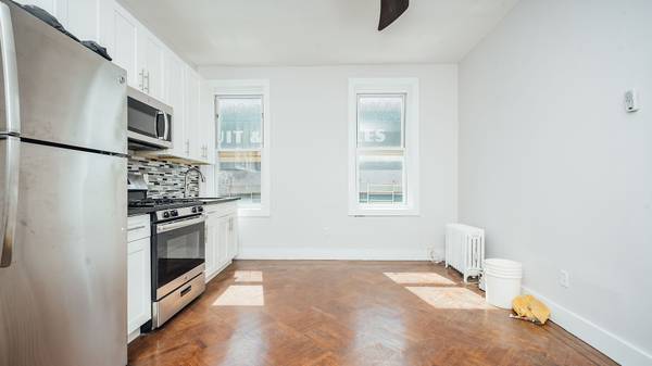 Listing photo 1 of 4