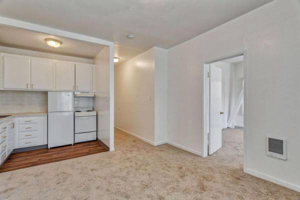 Listing photo 1 of 5