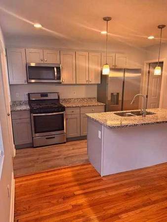 Listing photo 1 of 4