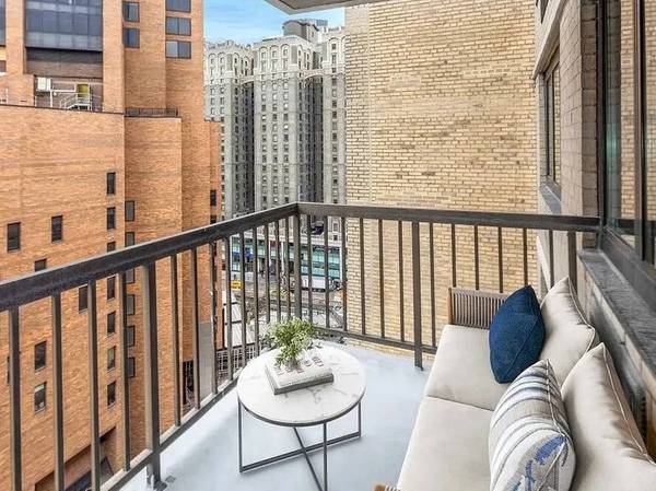 Listing photo 1 of 5