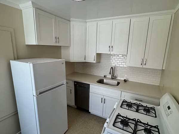 Listing photo 1 of 4