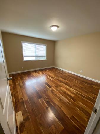 Listing photo 1 of 4