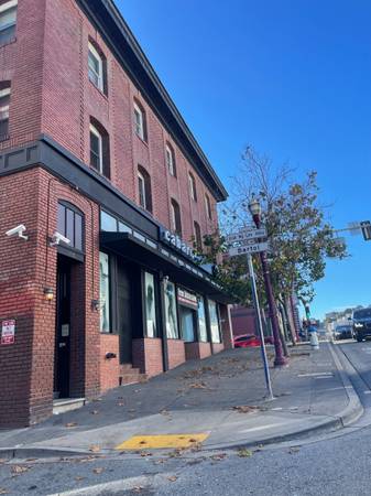 Listing photo 1 of 5