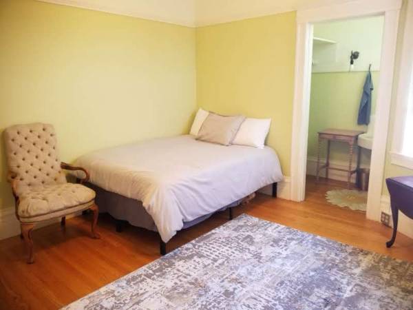 Listing photo 1 of 5