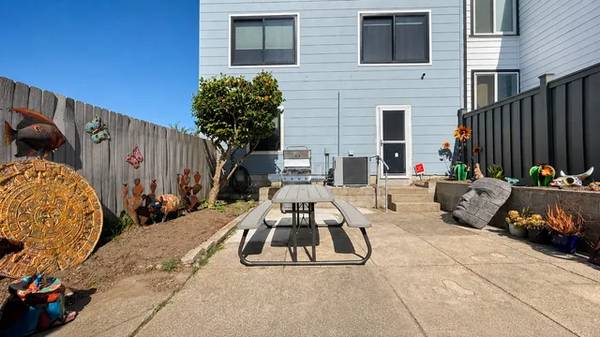 Listing photo 1 of 5