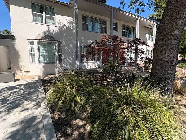 Listing photo 1 of 5