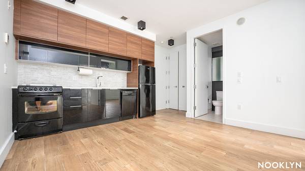 Listing photo 1 of 4