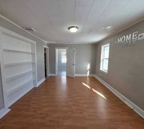 Listing photo 1 of 2