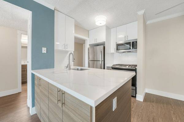 Listing photo 1 of 5