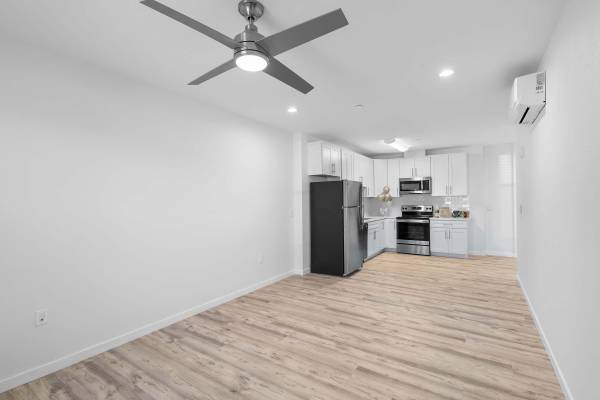 Listing photo 1 of 5