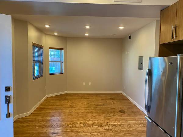 Listing photo 1 of 5