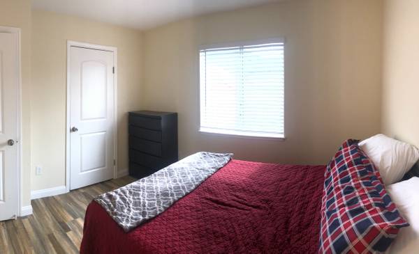 Listing photo 1 of 5