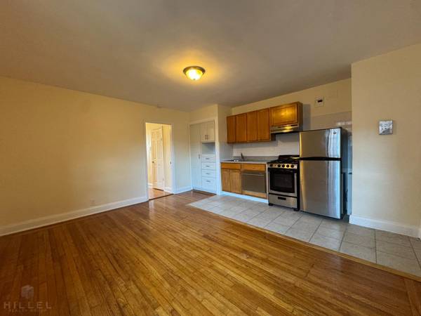 Listing photo 1 of 5