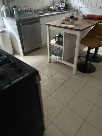 Listing photo 1 of 5