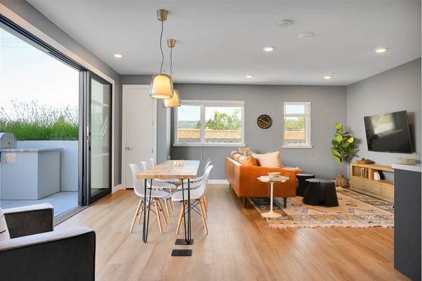 Listing photo 1 of 5