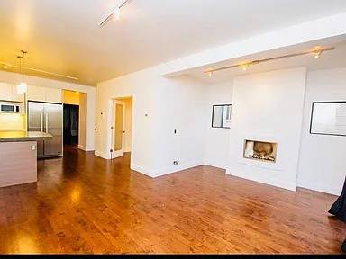 Listing photo 1 of 4