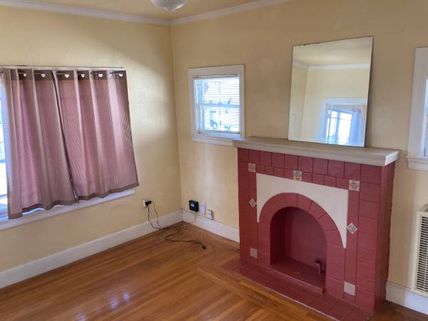 Listing photo 1 of 5
