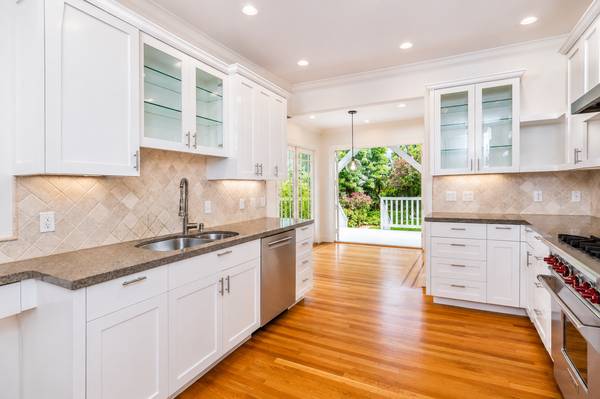 Listing photo 1 of 5