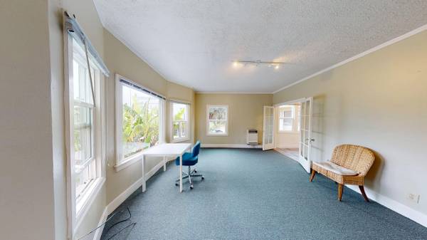 Listing photo 1 of 5