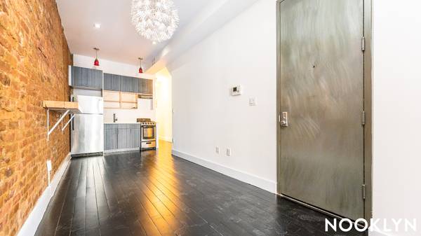 Listing photo 1 of 4