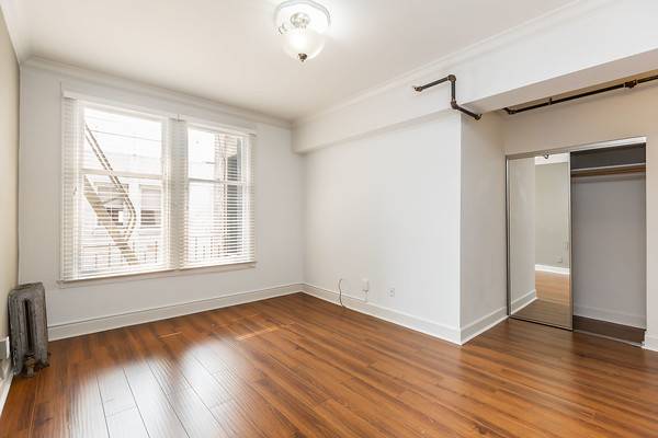 Listing photo 1 of 5