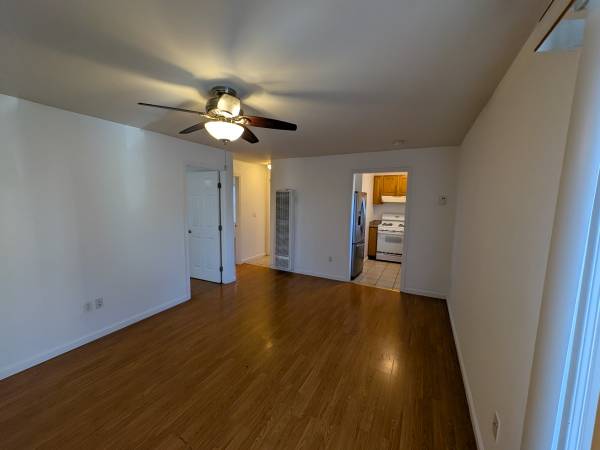 Listing photo 1 of 5