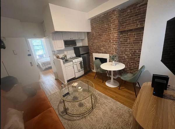 Listing photo 1 of 5