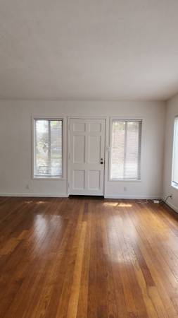 Listing photo 1 of 5