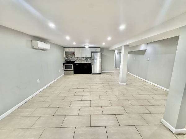 Listing photo 1 of 5