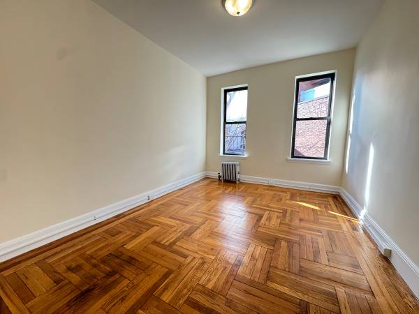 Listing photo 1 of 5