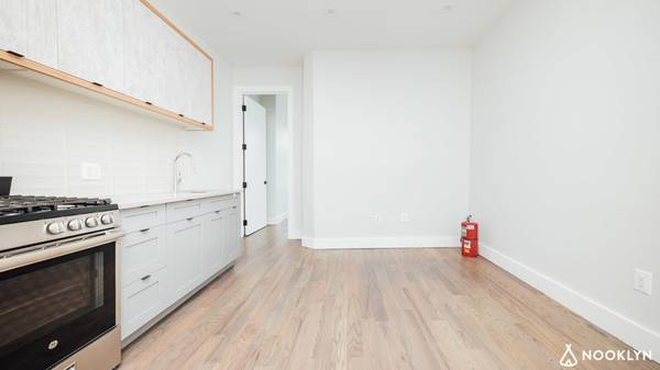 Listing photo 1 of 4