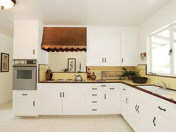 Listing photo 1 of 5