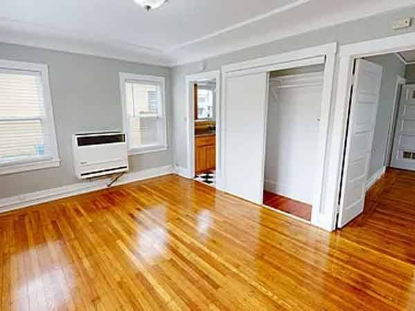 Listing photo 1 of 5