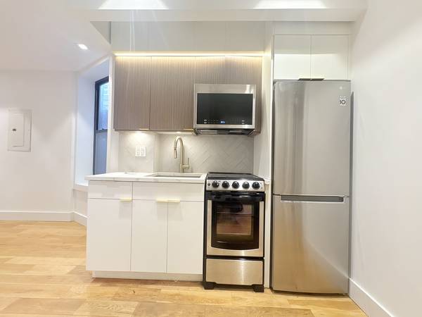 Listing photo 1 of 5