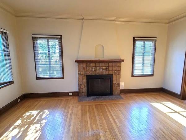 Listing photo 1 of 5
