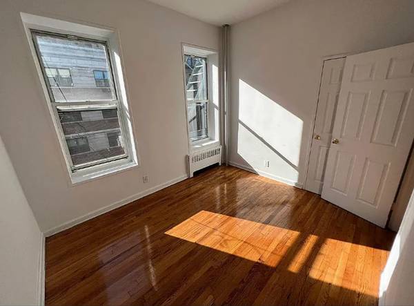 Listing photo 1 of 5