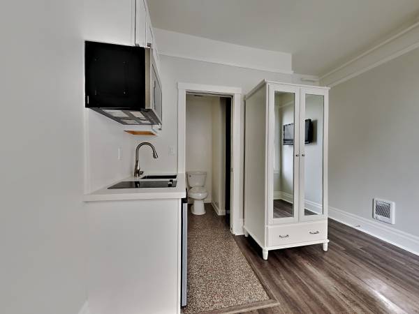 Listing photo 1 of 5