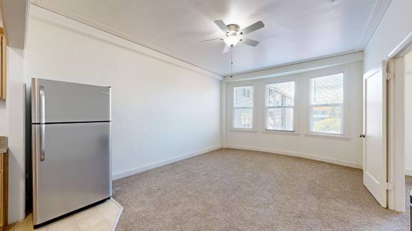 Listing photo 1 of 5