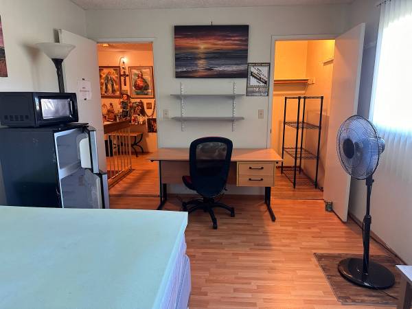 Listing photo 1 of 5