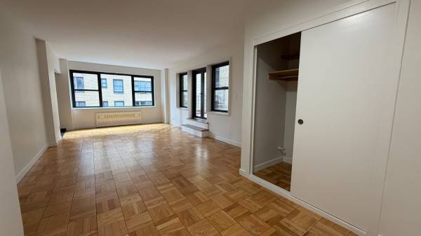 Listing photo 1 of 5