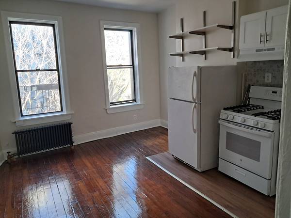 Listing photo 1 of 5