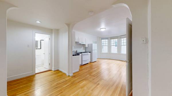 Listing photo 1 of 5