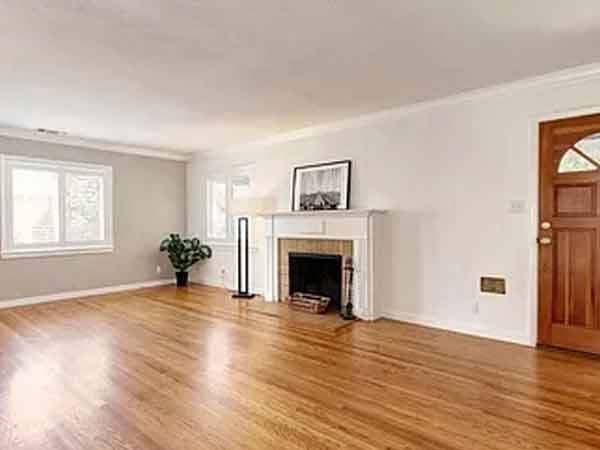 Listing photo 1 of 3