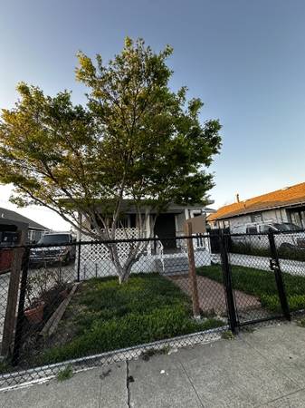 Listing photo 1 of 5