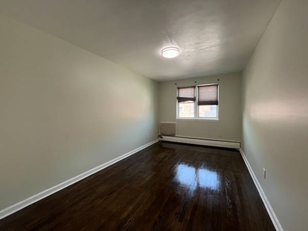 Listing photo 1 of 5
