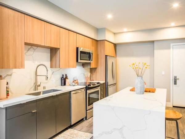 Listing photo 1 of 5