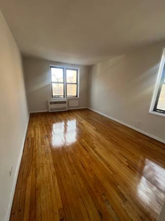 Listing photo 1 of 4